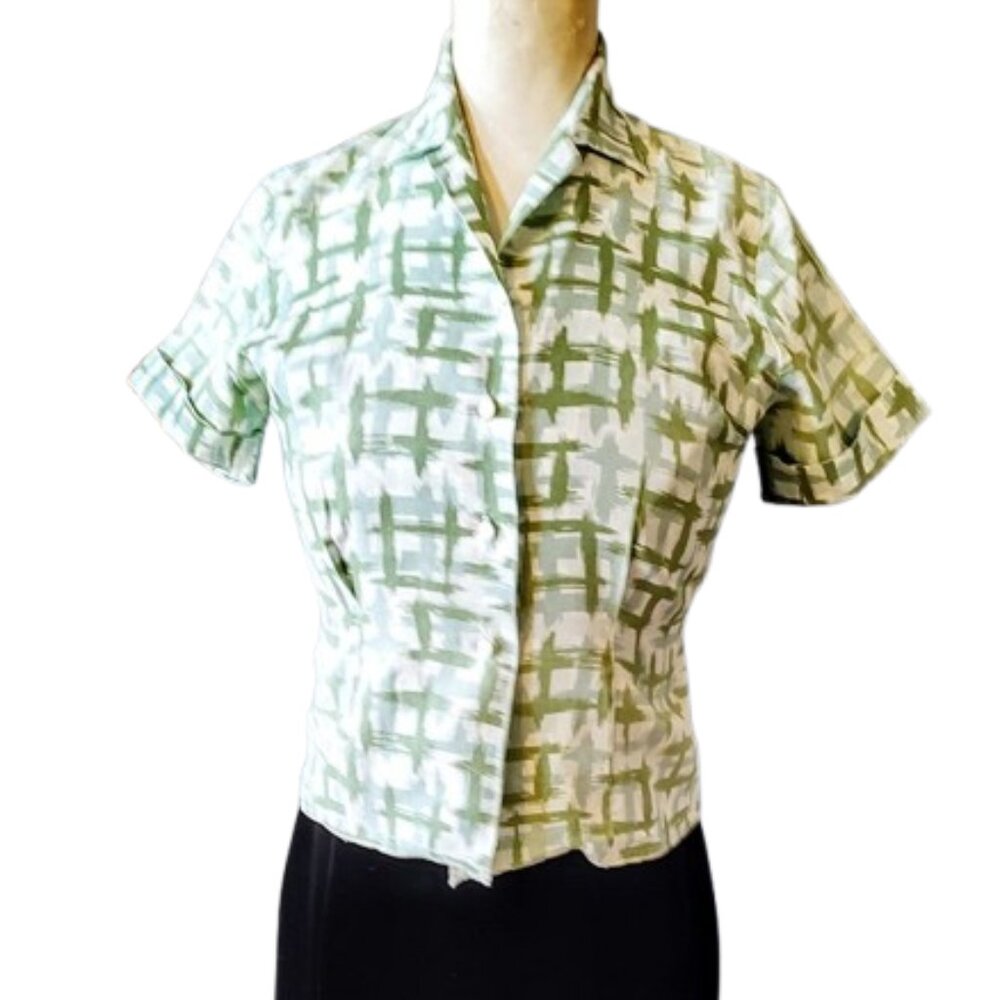 Green Print 1960s Vintage Fitted Short Sleeve Nylon Blouse Button Front